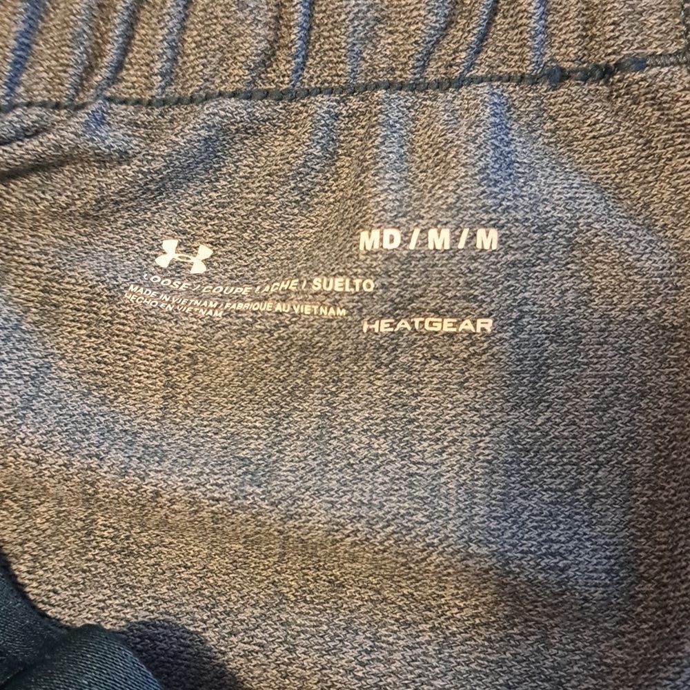 MEDIUM   UNDER ARMOUR PLAY UP SHORTS - Picture 4 of 6